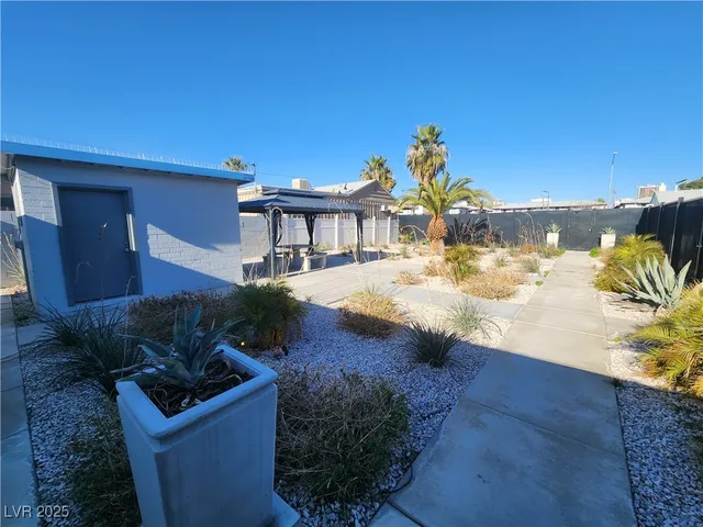 $895 | 211 South 13th Street, Unit 7, Las Vegas, NV 89101