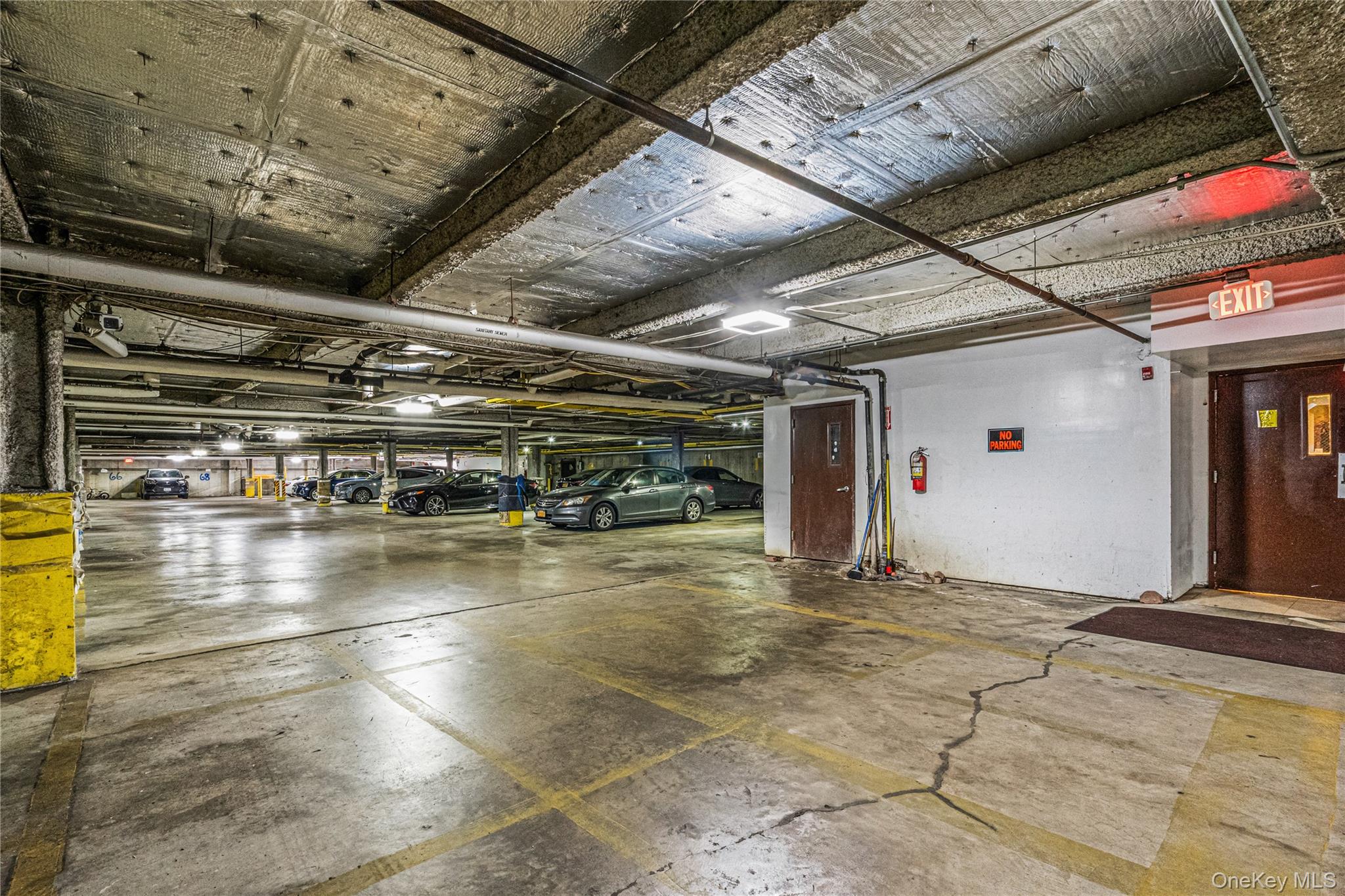 171 Great Neck Road, Unit 4R Great Neck, NY 11021 - Photo 25 of 27 a view of a indoor garage
