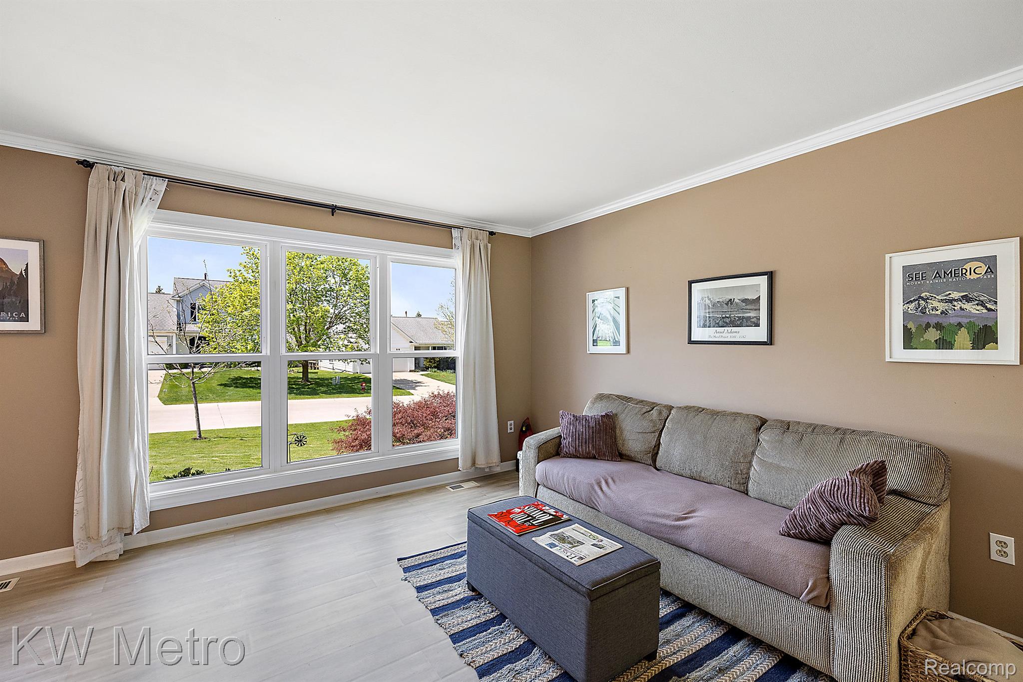 519 Bolinger Street Rochester, MI 48307 - Photo 21 of 49 Living Room