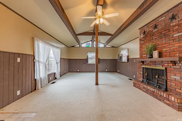 $1,395 | 724 East Lincoln Avenue, Mount Vernon, IN 47620