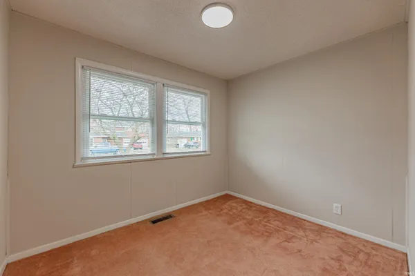$1,395 | 724 East Lincoln Avenue, Mount Vernon, IN 47620