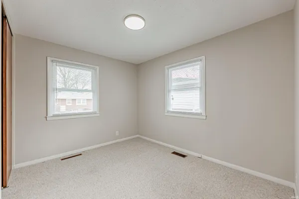 $1,395 | 724 East Lincoln Avenue, Mount Vernon, IN 47620