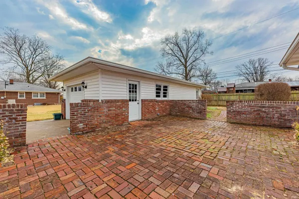 $1,395 | 724 East Lincoln Avenue, Mount Vernon, IN 47620