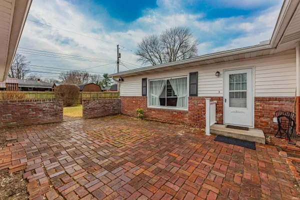 $1,395 | 724 East Lincoln Avenue, Mount Vernon, IN 47620