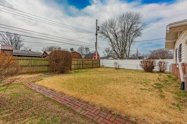 $1,395 | 724 East Lincoln Avenue, Mount Vernon, IN 47620