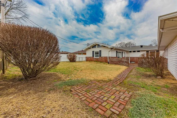 $1,395 | 724 East Lincoln Avenue, Mount Vernon, IN 47620