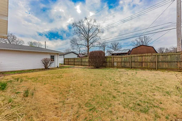 $1,395 | 724 East Lincoln Avenue, Mount Vernon, IN 47620