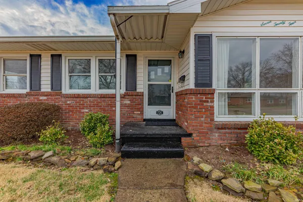 $1,395 | 724 East Lincoln Avenue, Mount Vernon, IN 47620