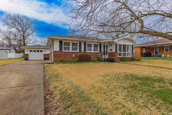 $1,395 | 724 East Lincoln Avenue, Mount Vernon, IN 47620