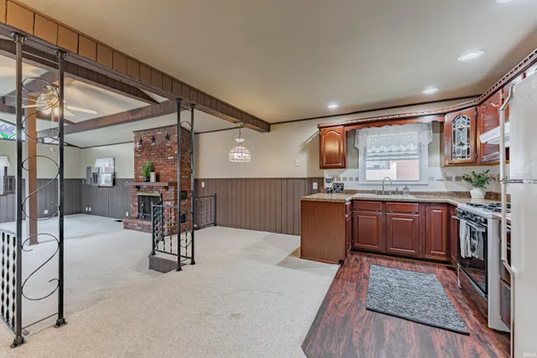 $1,395 | 724 East Lincoln Avenue, Mount Vernon, IN 47620