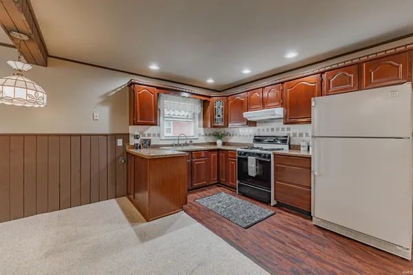 $1,395 | 724 East Lincoln Avenue, Mount Vernon, IN 47620