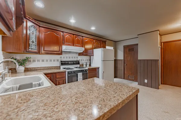 $1,395 | 724 East Lincoln Avenue, Mount Vernon, IN 47620