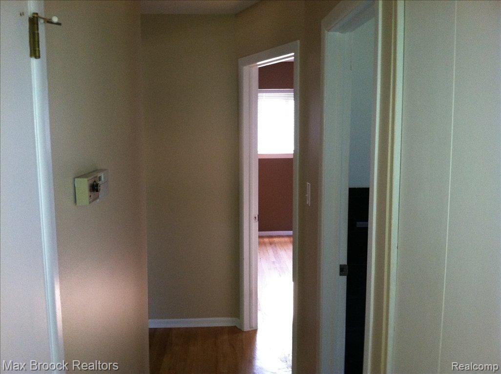 524 Rewold Drive Rochester, MI 48307 - Photo 13 of 14 15 Hall