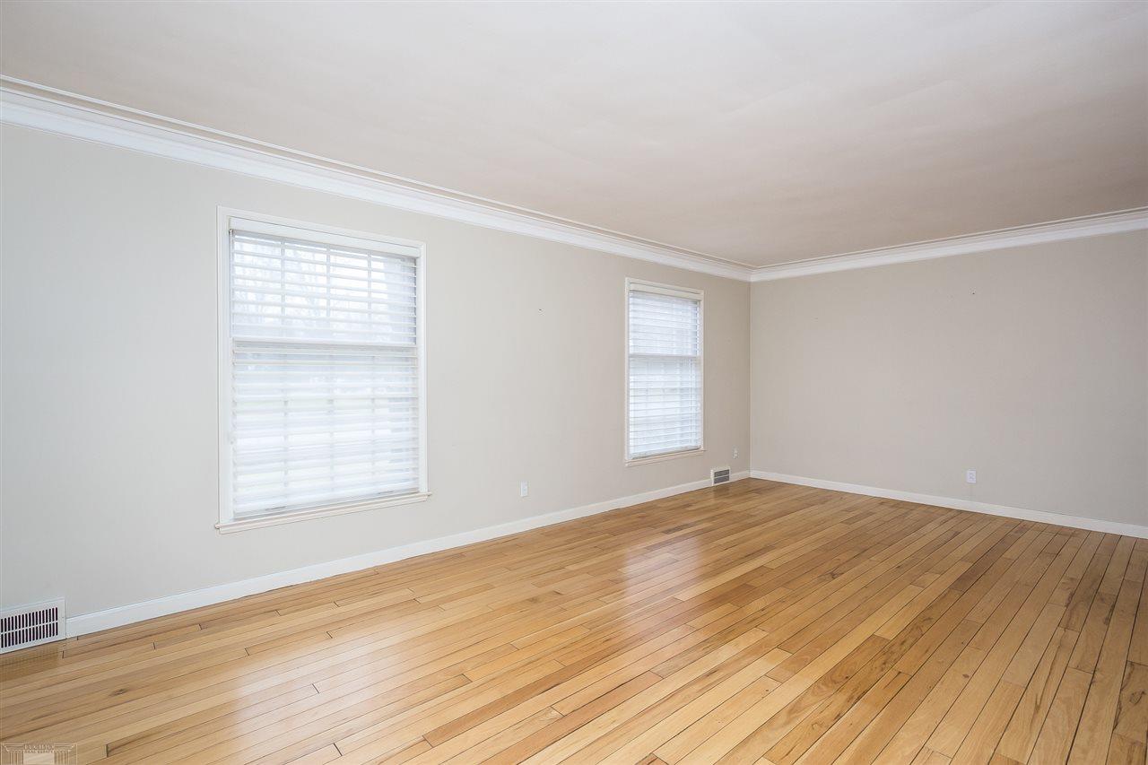 1630 Oxford Road Grosse Pointe Woods, MI 48236 - Photo 12 of 50