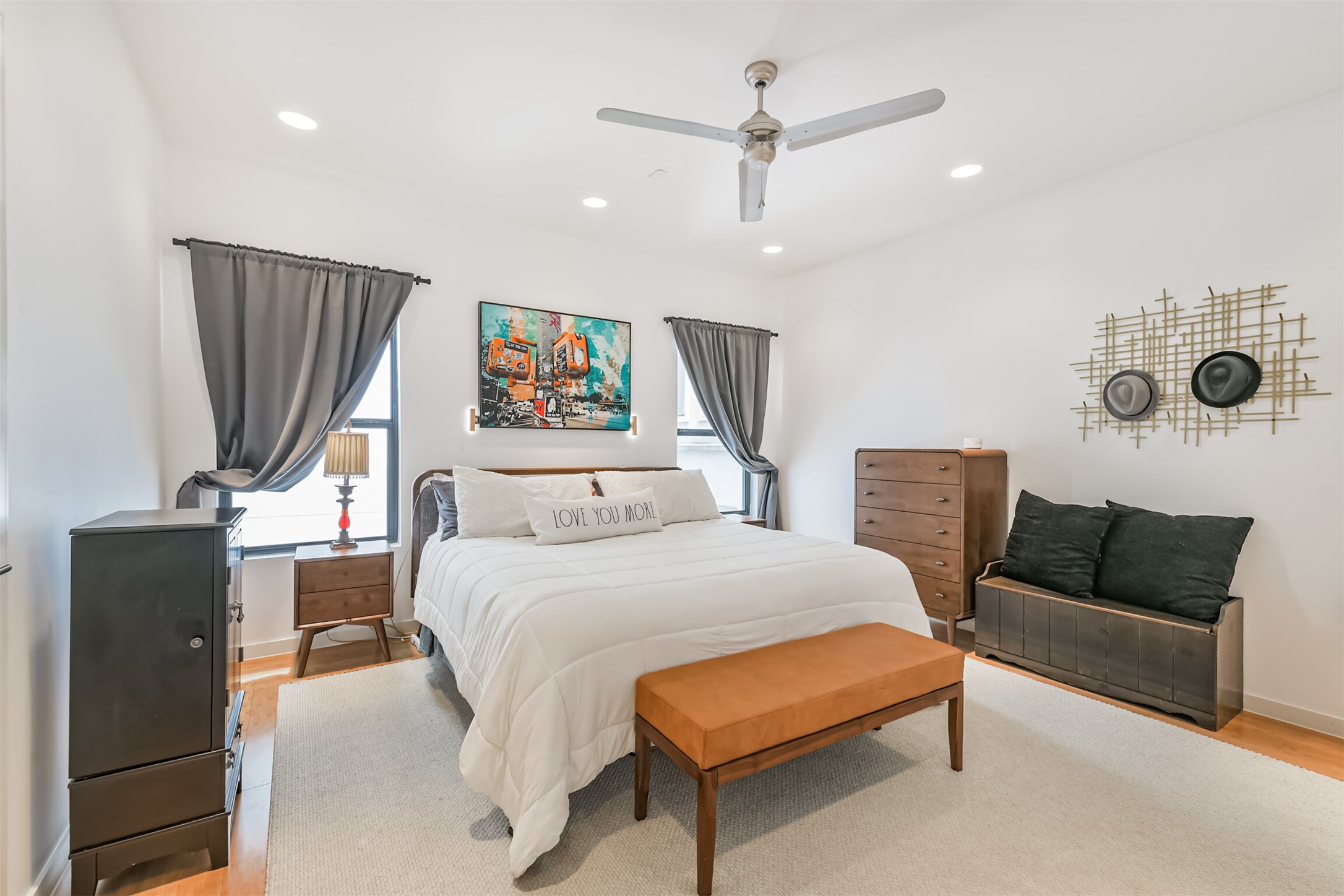 406 Pacific Street Houston, TX 77006 - Photo 22 of 34 Primary Bedroom: 3rd floor