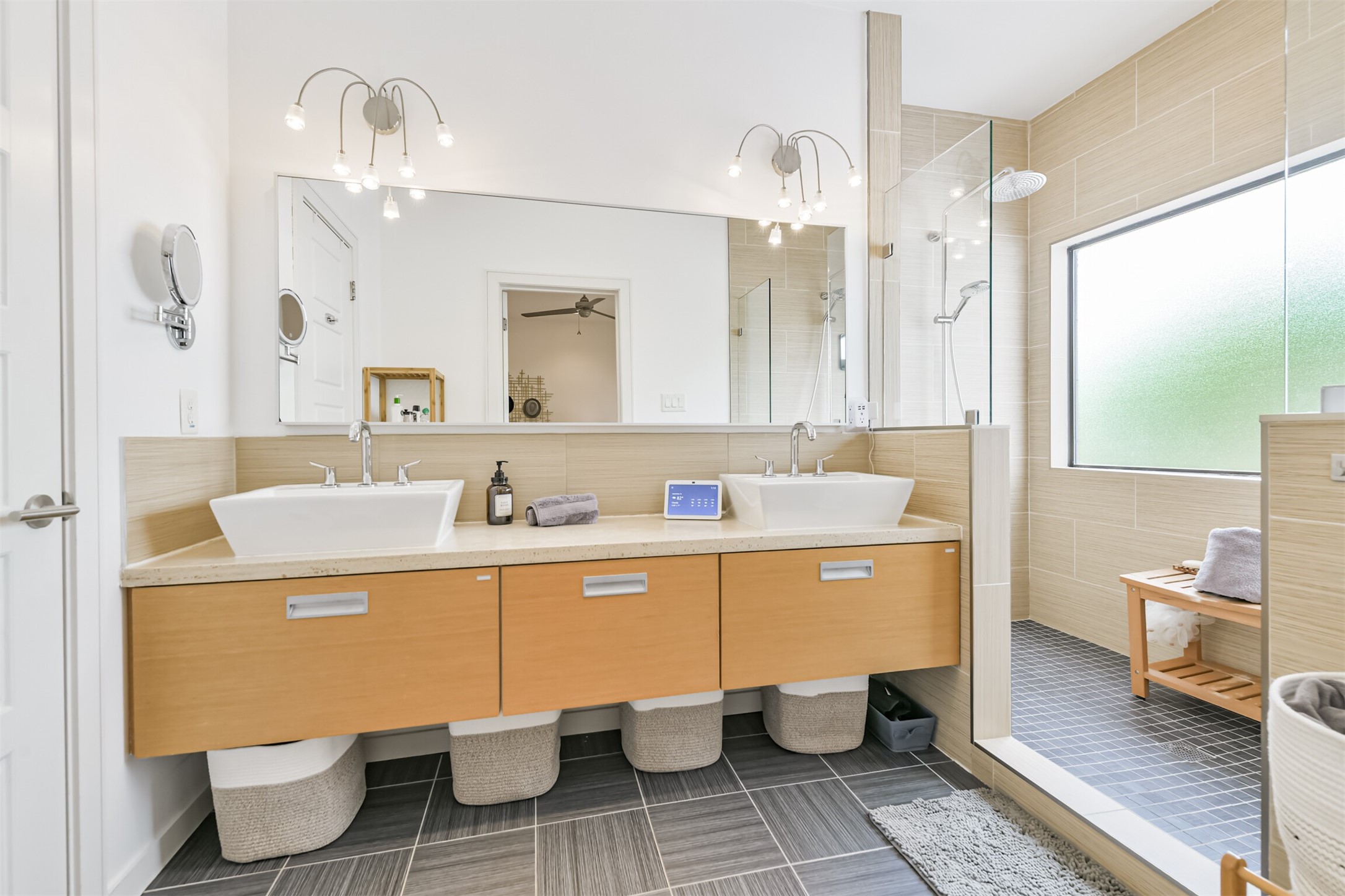 406 Pacific Street Houston, TX 77006 - Photo 24 of 34 primary Bathroom - the contempary/modern finishes give room a luxury vibe.