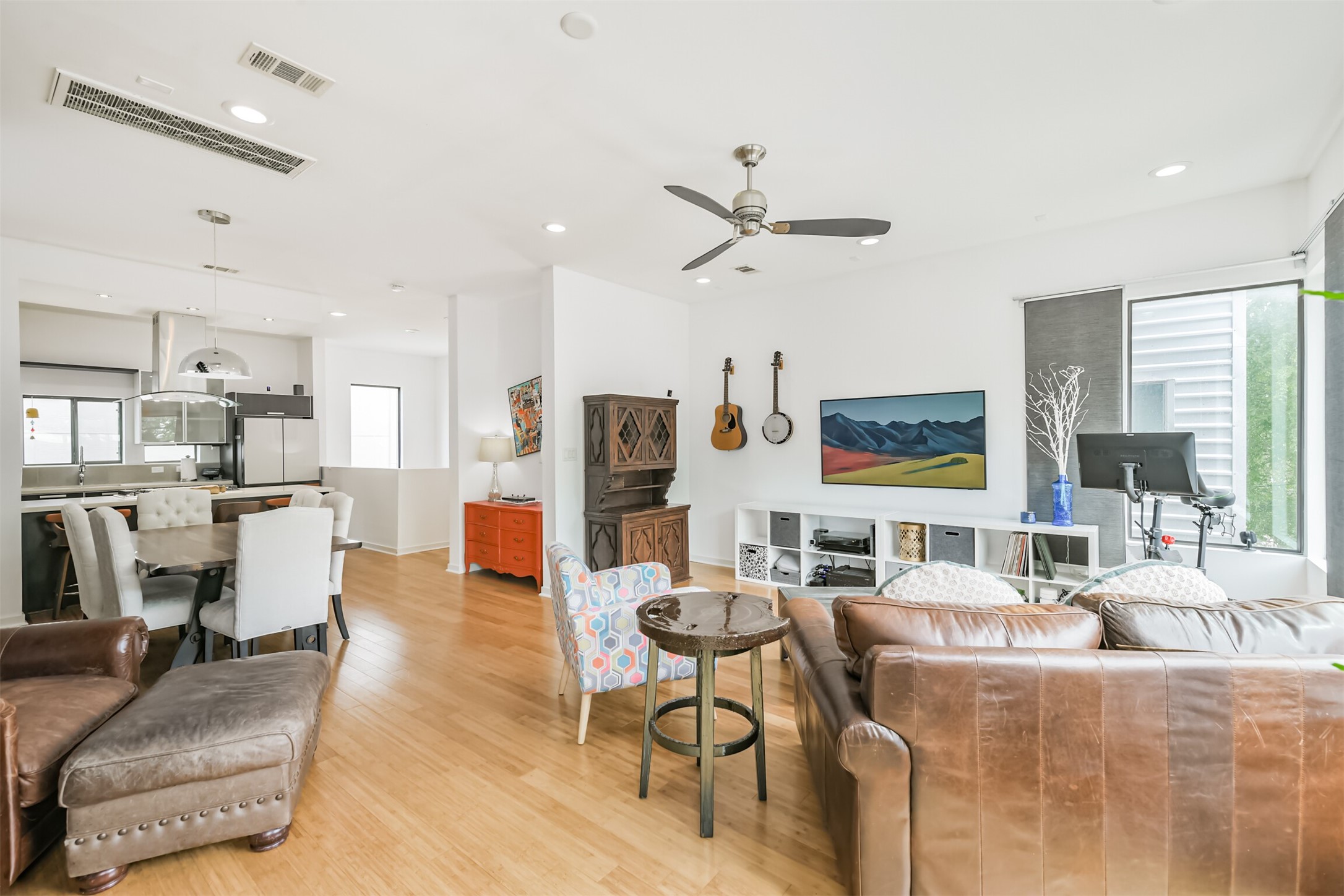 406 Pacific Street Houston, TX 77006 - Photo 9 of 34 Dining open to kitchen and living room