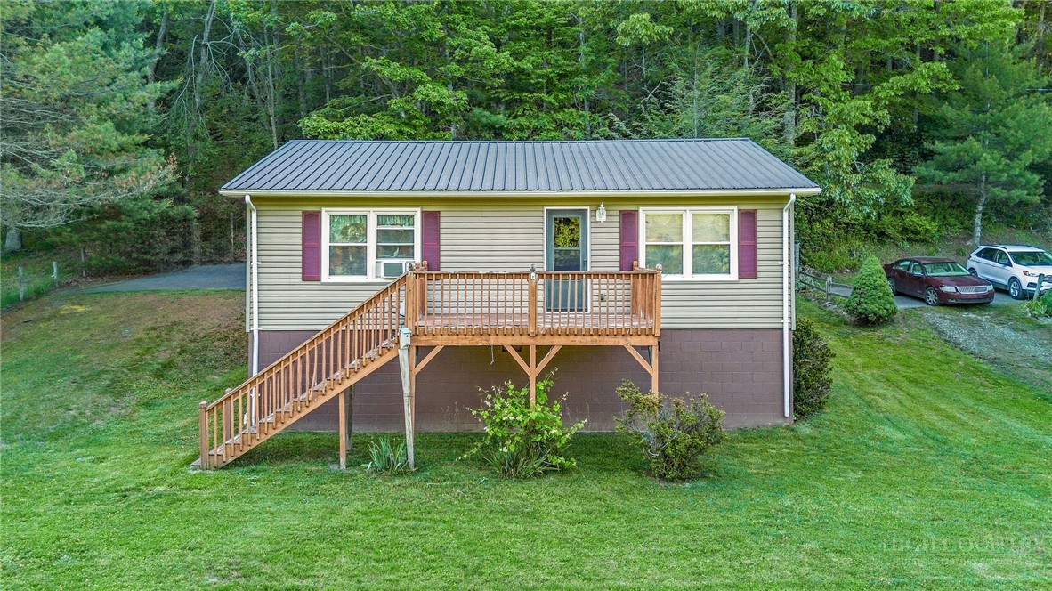 409 Ellis Road West Jefferson, NC 28694 - Photo 11 of 48