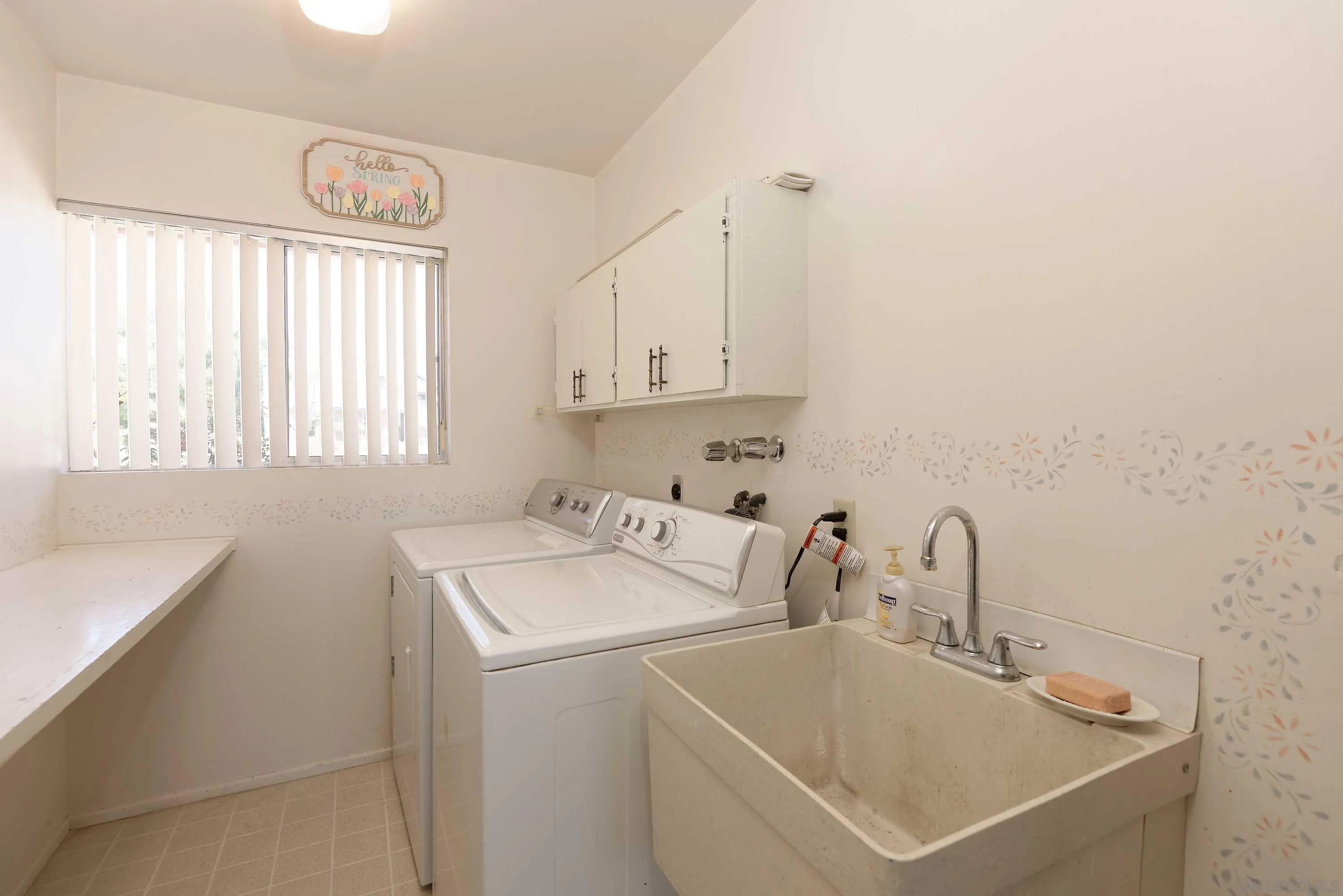 5571 Candlelight Drive La Jolla, CA 92037 - Photo 23 of 25 a utility room with dryer and washer