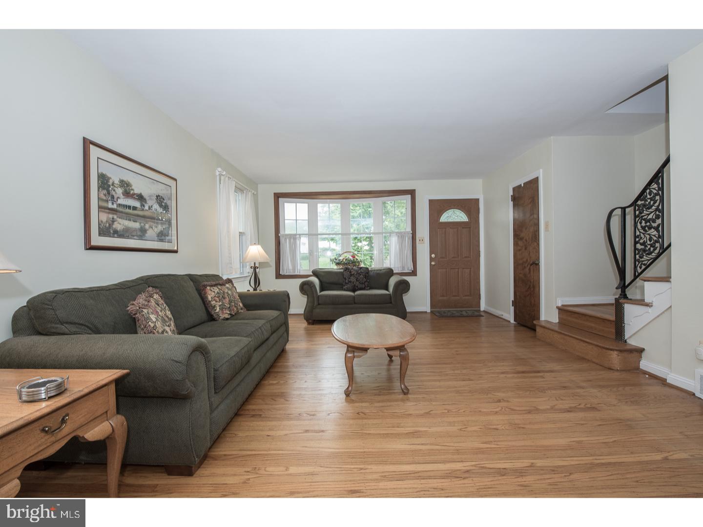 116 Hillview Drive Springfield, PA 19064 - Photo 2 of 25 Living Room