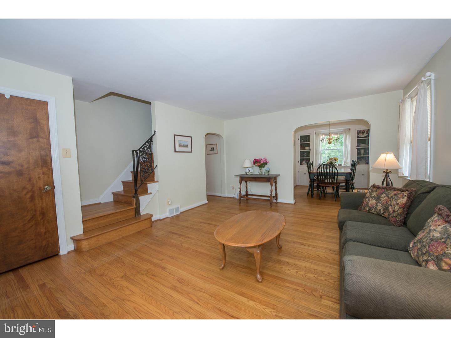 116 Hillview Drive Springfield, PA 19064 - Photo 3 of 25 Living Room