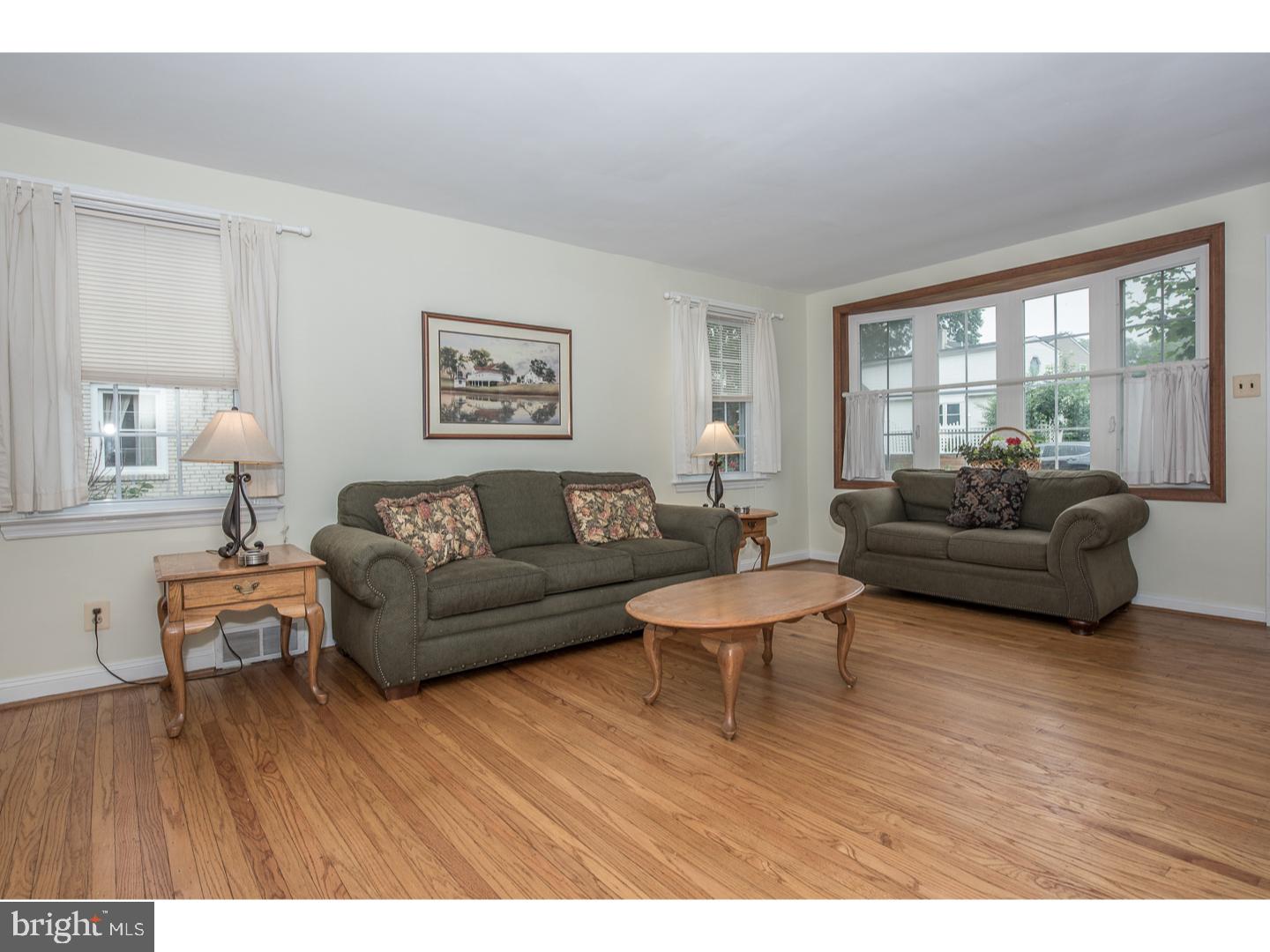 116 Hillview Drive Springfield, PA 19064 - Photo 4 of 25 Living Room