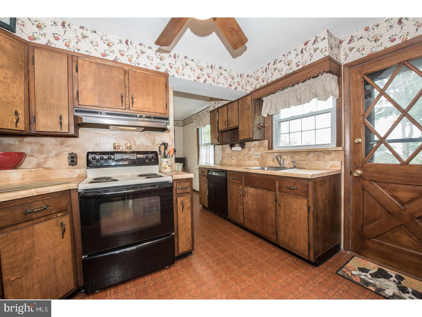116 Hillview Drive Springfield, PA 19064 - Photo 6 of 25 Kitchen