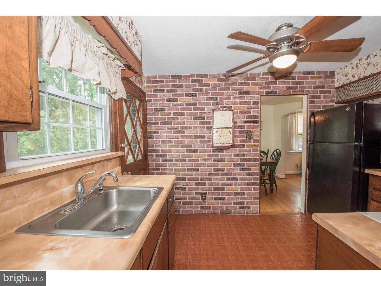 116 Hillview Drive Springfield, PA 19064 - Photo 9 of 25 Kitchen