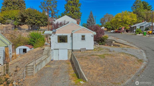 $199,900 | 319 Bartlett Avenue East, Omak, WA 98841