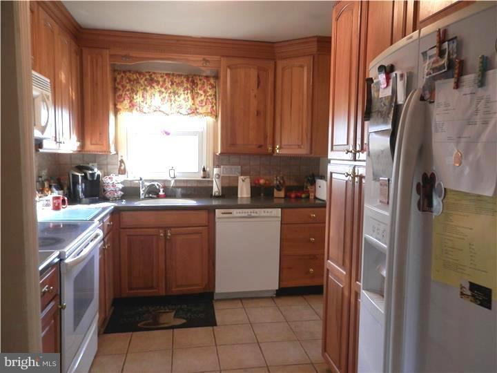 12 Taylor Road Conshohocken, PA 19428 - Photo 6 of 19 Kitchen