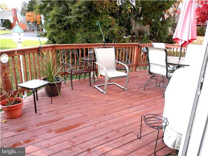 12 Taylor Road Conshohocken, PA 19428 - Photo 7 of 19 Deck