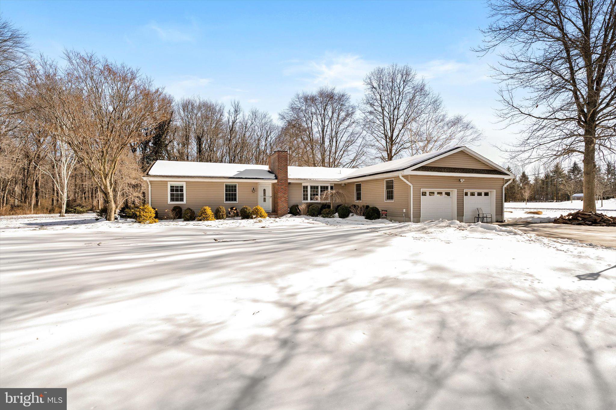 327 Gordon Road Robbinsville, NJ 08691 - Photo 2 of 42