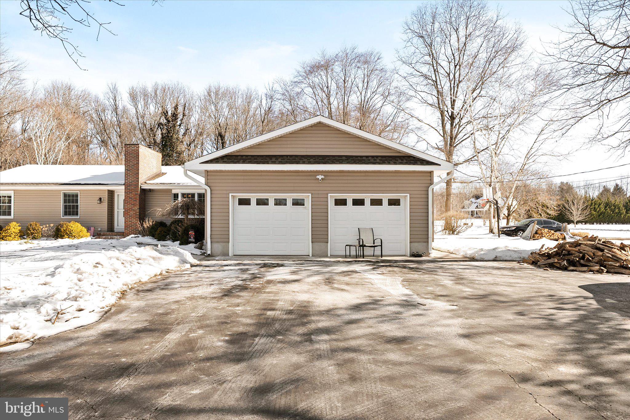 327 Gordon Road Robbinsville, NJ 08691 - Photo 3 of 42