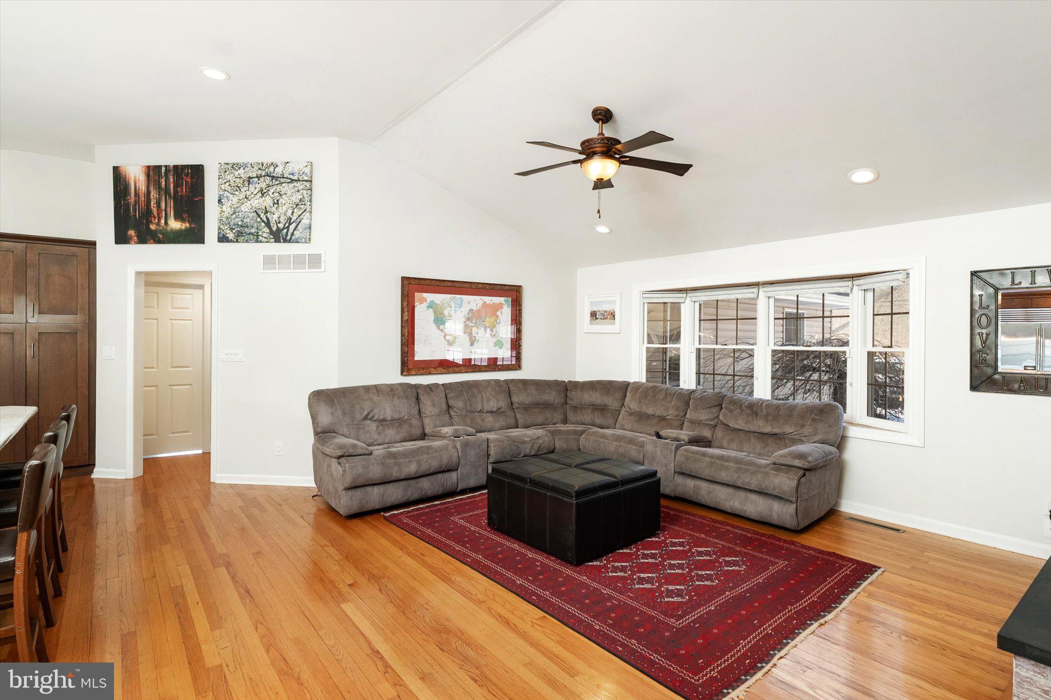 327 Gordon Road Robbinsville, NJ 08691 - Photo 5 of 42