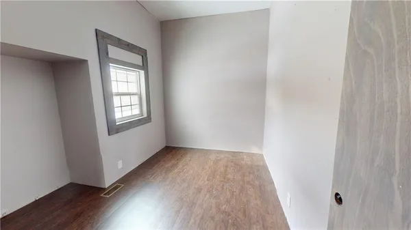 $36,500 | 512 South West Street, Nevada, MO 64772