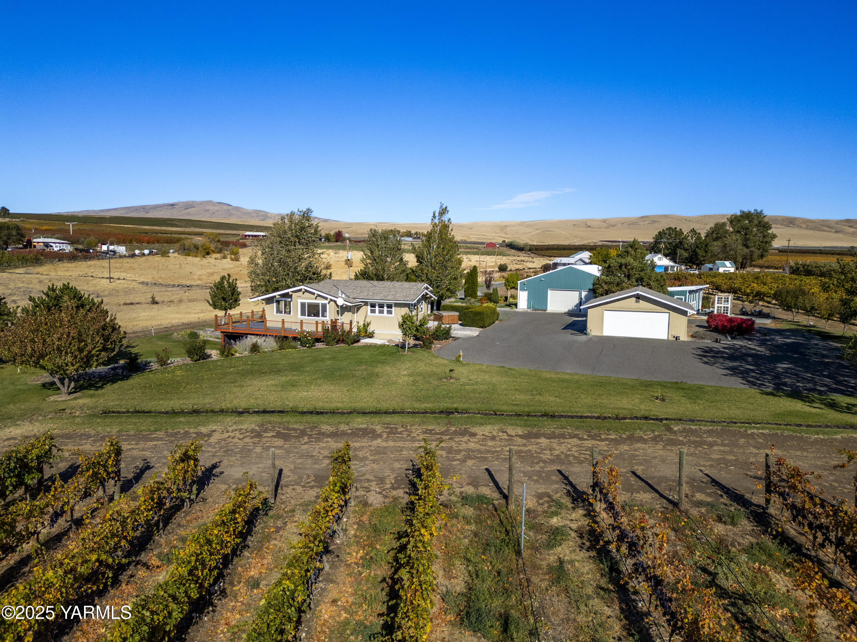 22207 West Gerrick Road Benton City, WA 99320 - Photo 13 of 60 a view of an outdoor space and city view