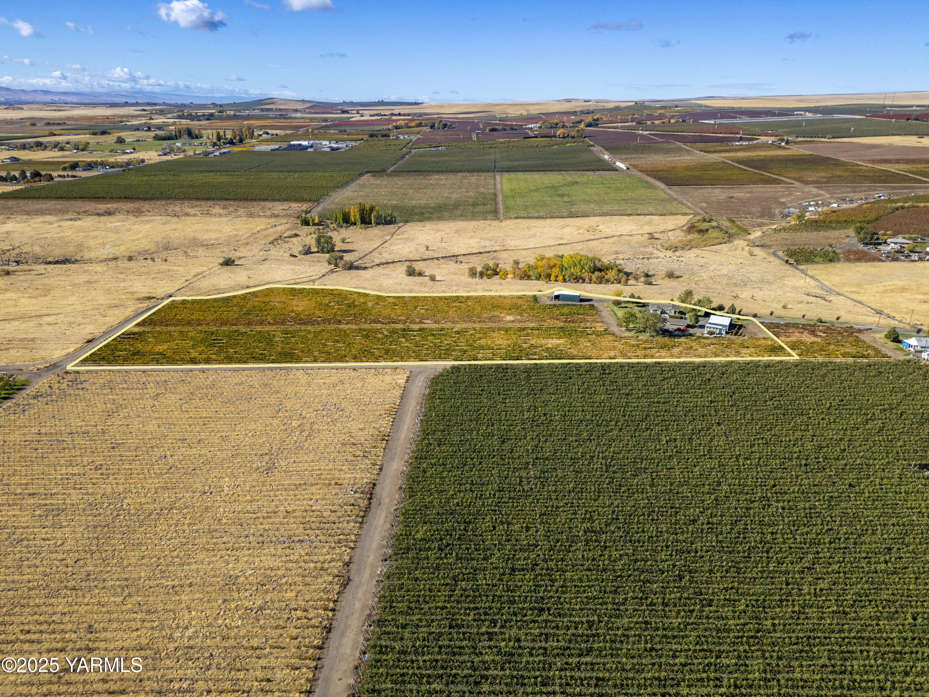 22207 West Gerrick Road Benton City, WA 99320 - Photo 18 of 60 a view of an ocean and beach
