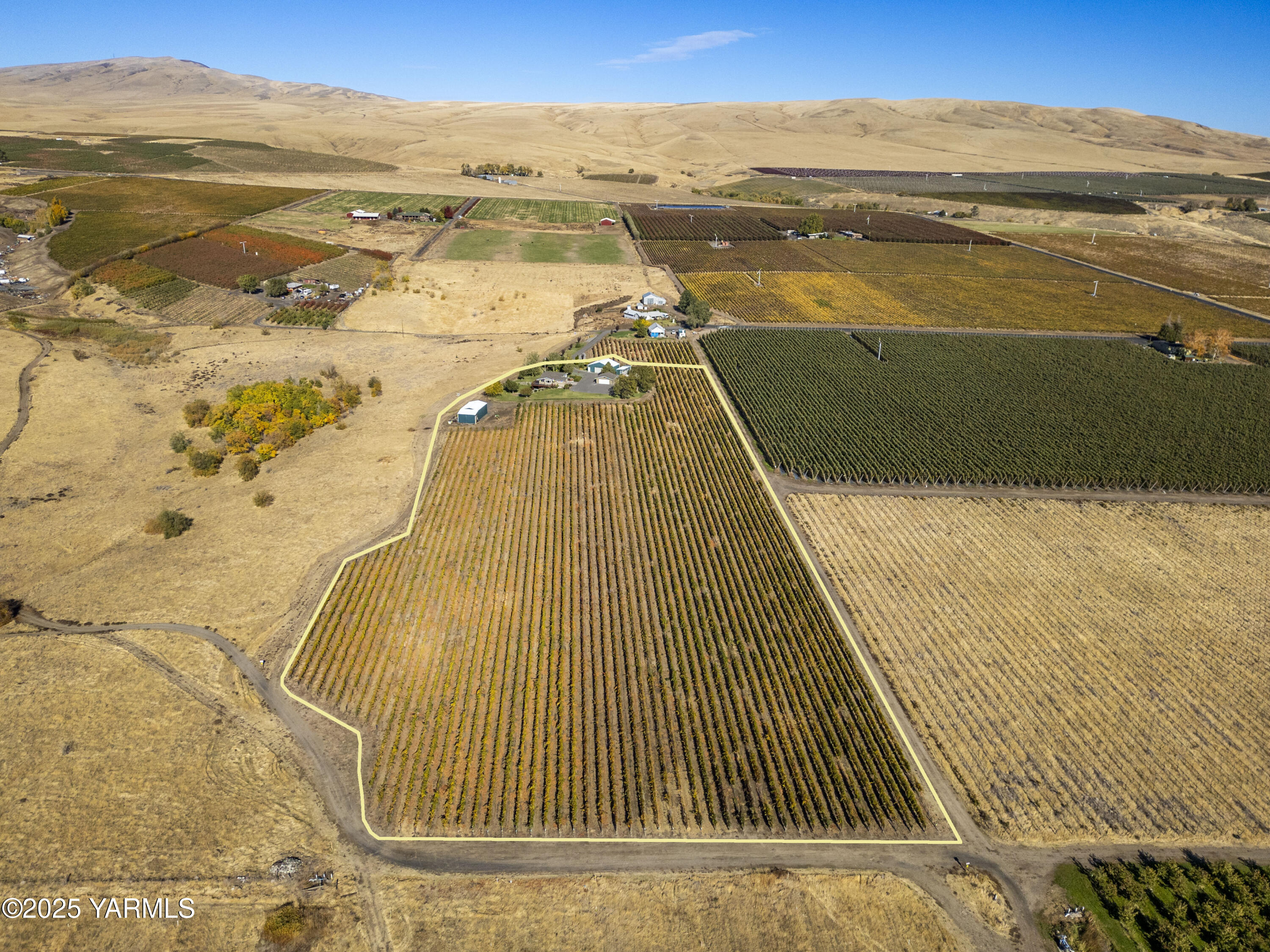 22207 West Gerrick Road Benton City, WA 99320 - Photo 2 of 60 a view of swimming pool with an ocean view