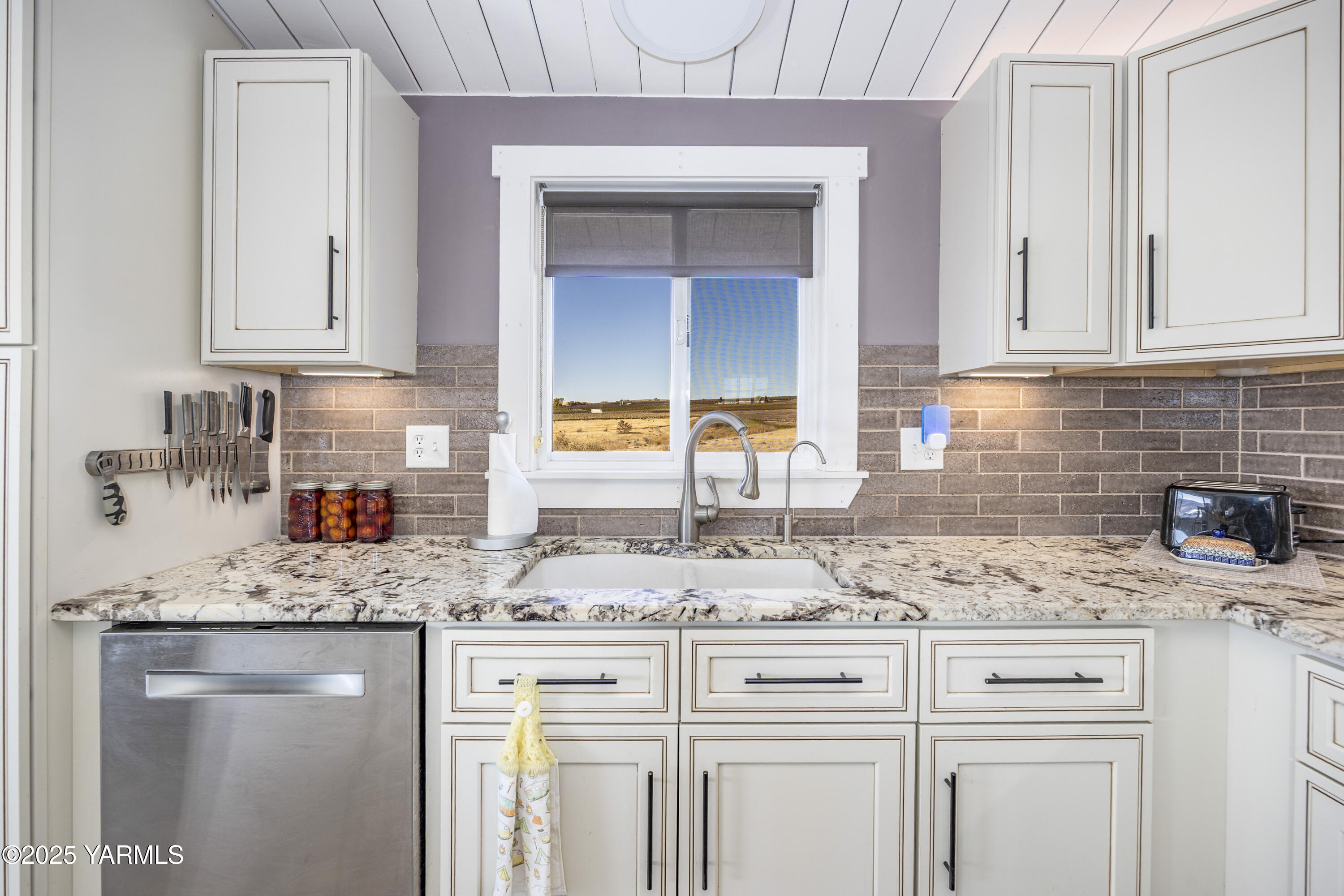 22207 West Gerrick Road Benton City, WA 99320 - Photo 28 of 60 a kitchen with granite countertop a sink stove and cabinets
