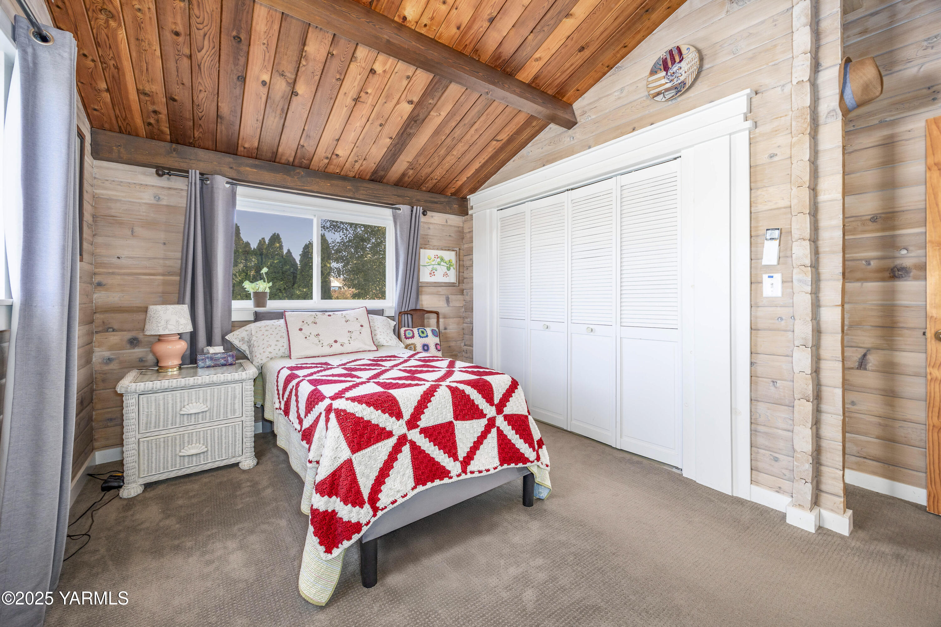 22207 West Gerrick Road Benton City, WA 99320 - Photo 34 of 60 a bedroom with a bed and a large window