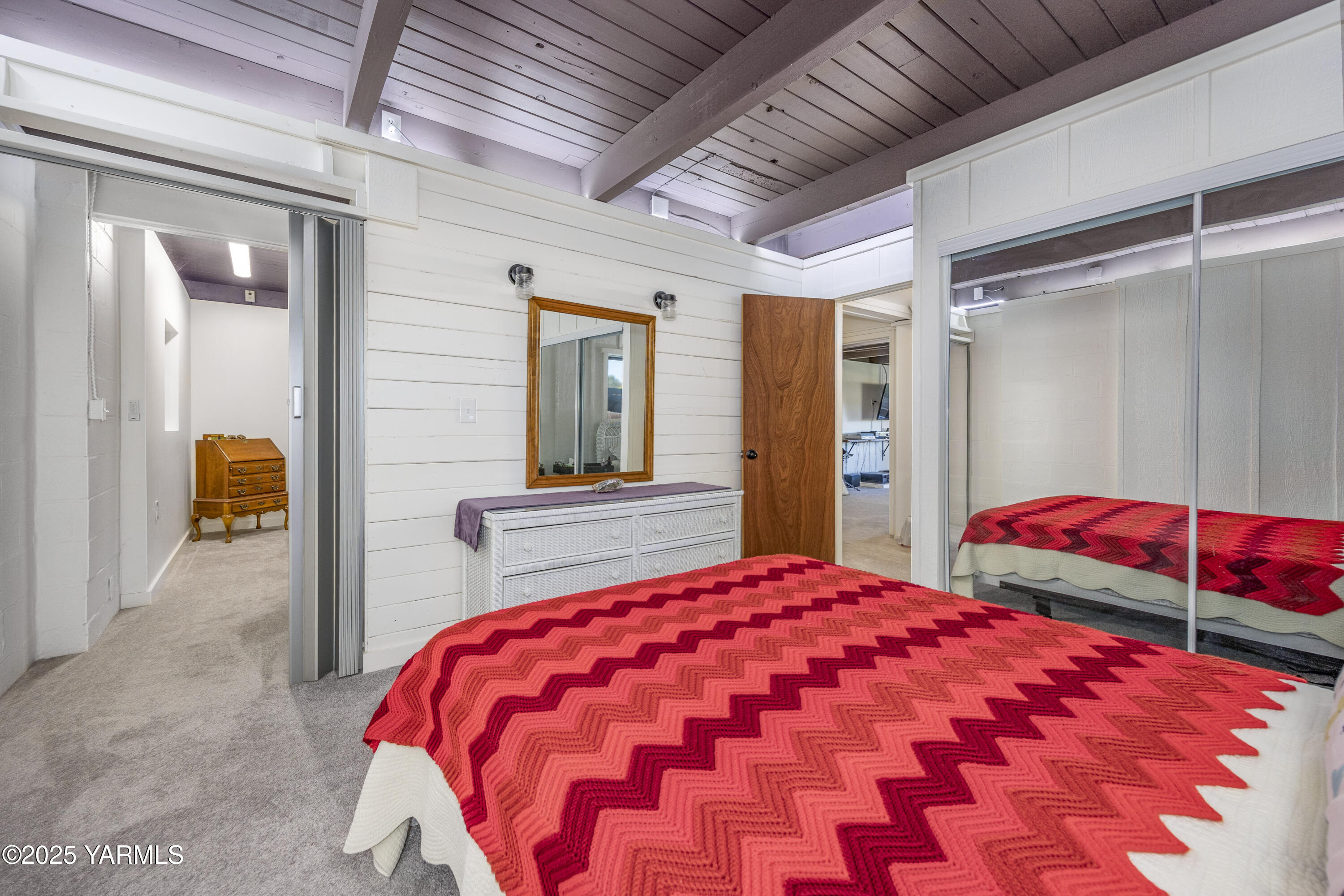 22207 West Gerrick Road Benton City, WA 99320 - Photo 43 of 60 a bedroom with a large bed and a closet