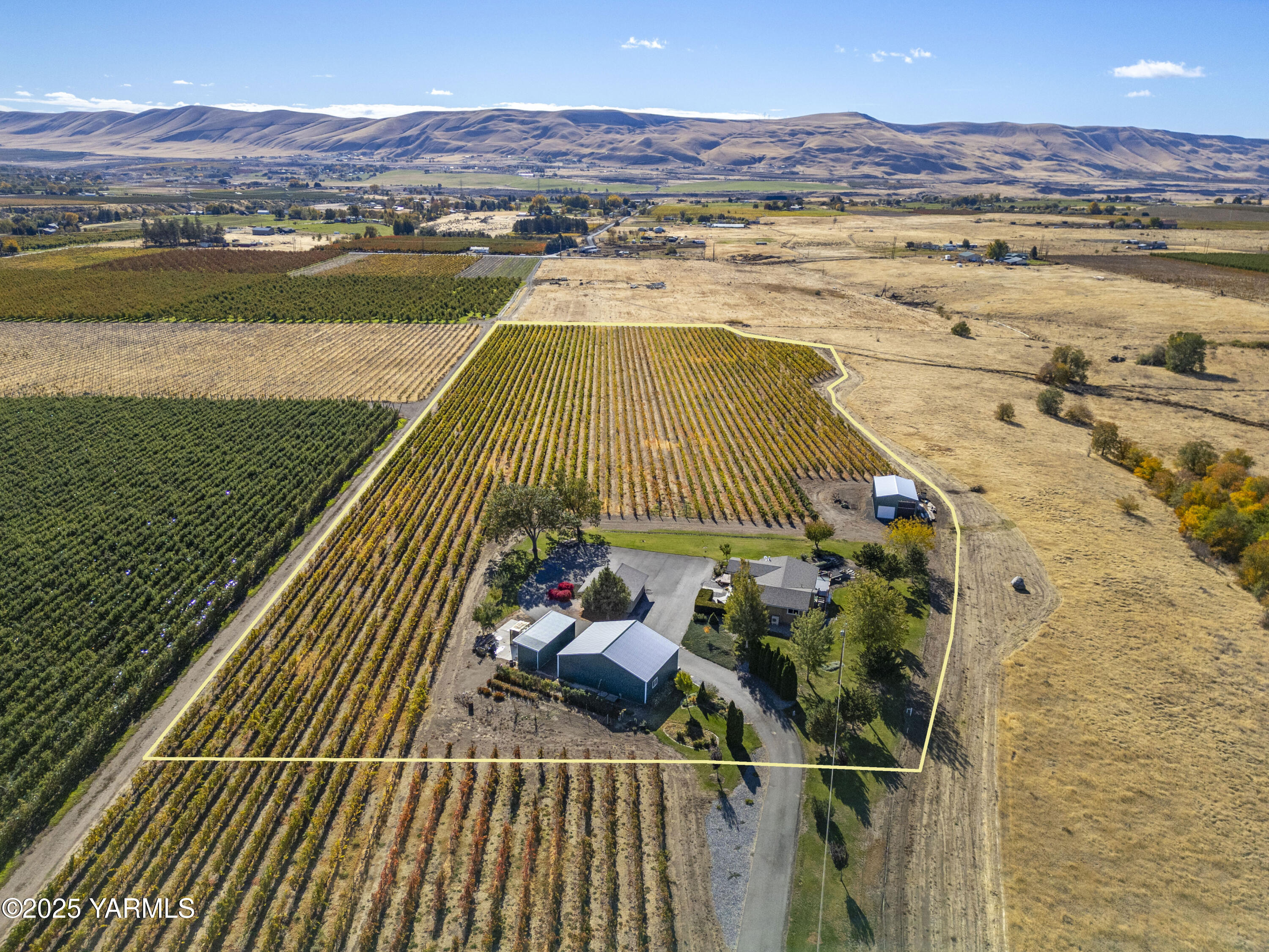22207 West Gerrick Road Benton City, WA 99320 - Photo 7 of 60 a view of swimming pool with an outdoor seating