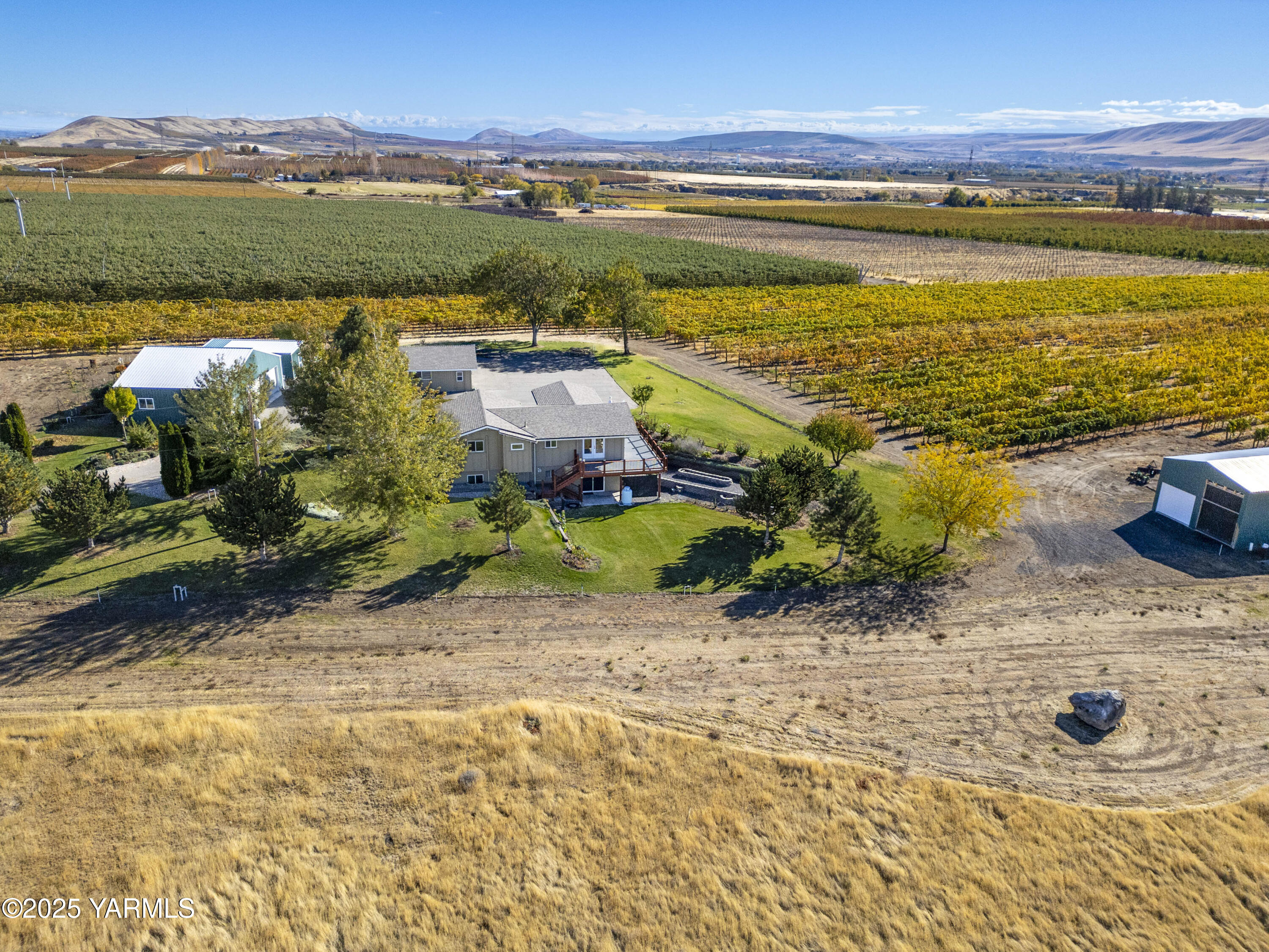 22207 West Gerrick Road Benton City, WA 99320 - Photo 10 of 60 a view of an ocean and beach