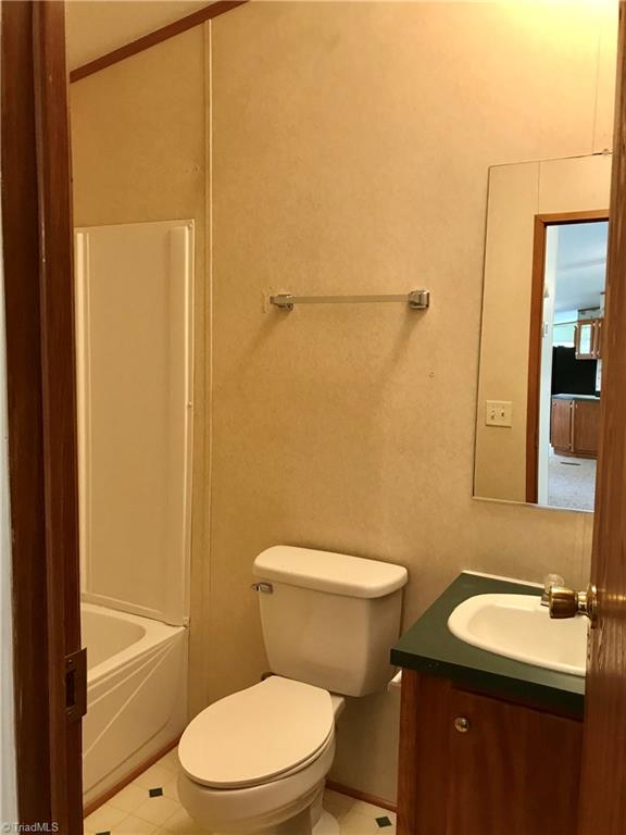 4534 Robbins Road Jonesville, NC 28642 - Photo 11 of 18 Gallery Image 11