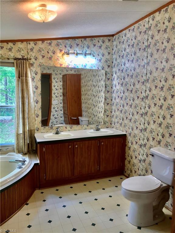 4534 Robbins Road Jonesville, NC 28642 - Photo 16 of 18 Gallery Image 16