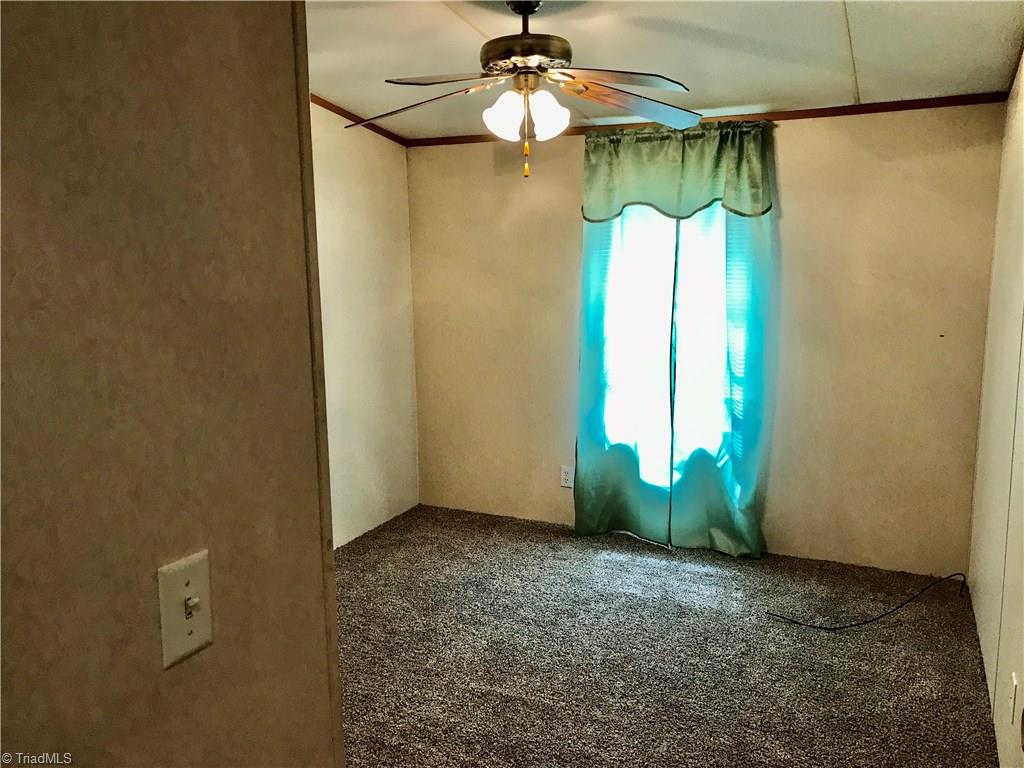 4534 Robbins Road Jonesville, NC 28642 - Photo 10 of 18 Gallery Image 10