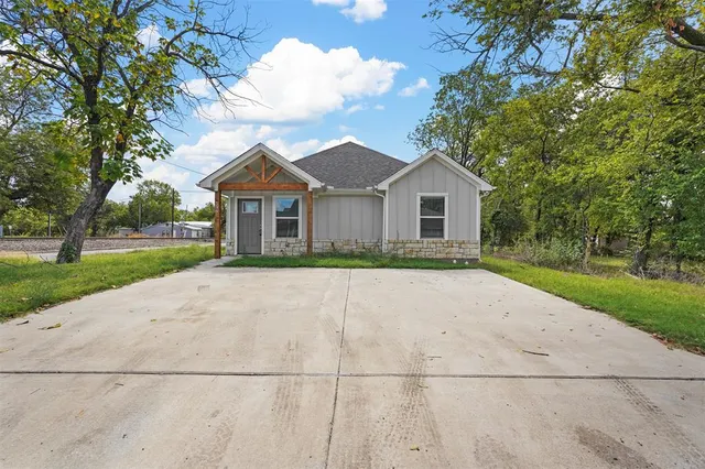 $1,400 | 536 East Carter Street, Sherman, TX 75090