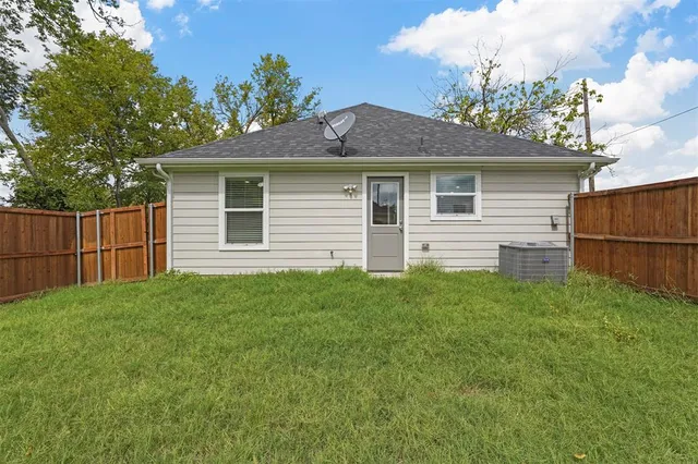 $1,400 | 536 East Carter Street, Sherman, TX 75090