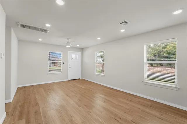 $1,400 | 536 East Carter Street, Sherman, TX 75090