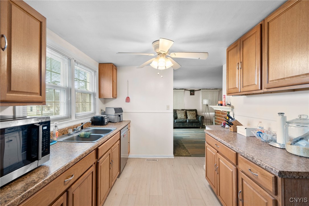 221 Weymouth Road Syracuse, NY 13205 - Photo 11 of 32